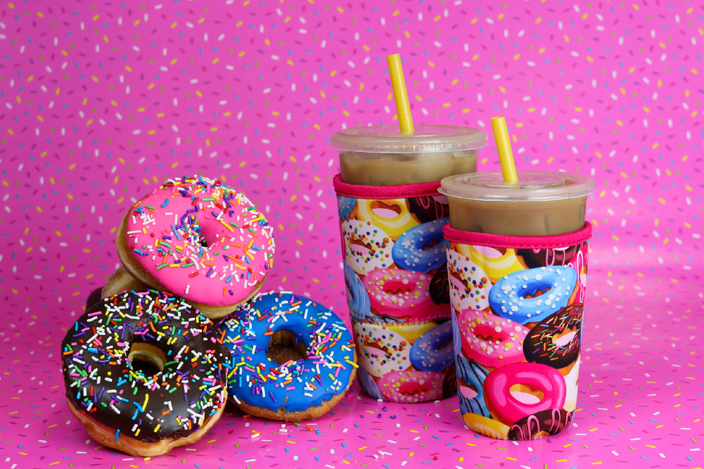 High quality thick neoprene coffee cup sleeves on coffee cups. Insulated coffee cup sleeves on iced coffee. Iced coffee cup sleeve made from neoprene.  Custom insulated coffee cup sleeves made from neoprene. Insulated neoprene coffee cup cover. 